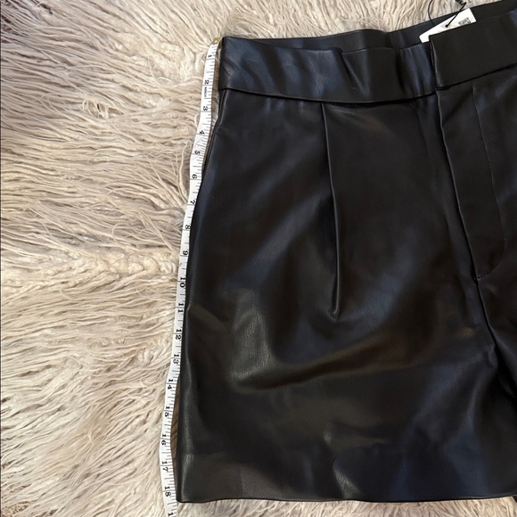 Zara FAUX LEATHER PLEATED SHORTS WITH POCKETS - Picture 8 of 8